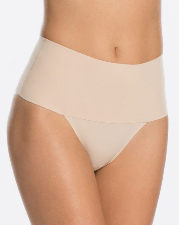 Spanx | Undie-tecable corrigerende string | sokken-online.nl